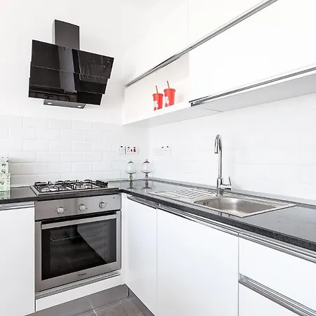 Brand New 1bd Apt W/ Pool Access Close To The Beach Lägenhet